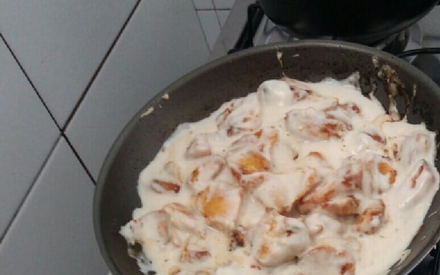 Filé de frango ao molho branco