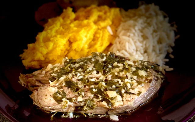 Peixe com salsinha e cebolinha