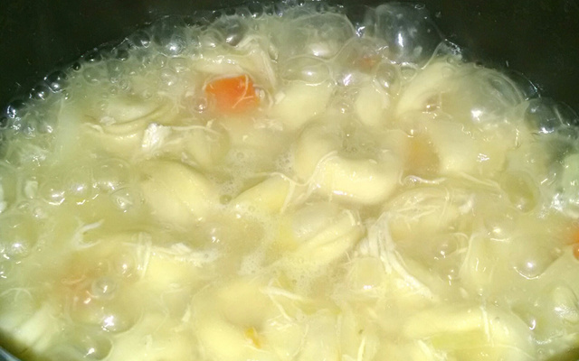 Sopa de Capeletti de Frango