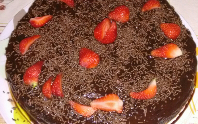 Bolo recheado fácil fácil