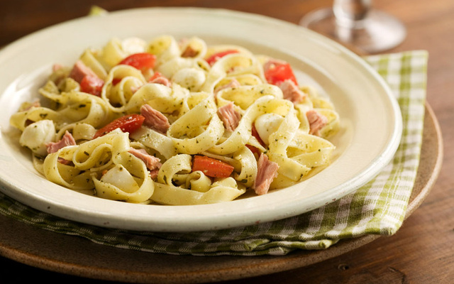 Talharim ao pesto com atum