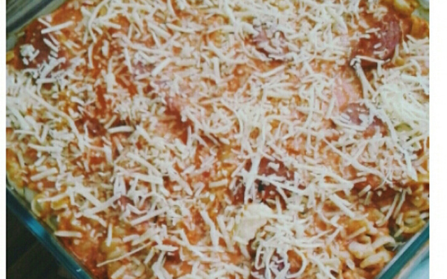 Macarrão ao molho de calabresa e requeijão