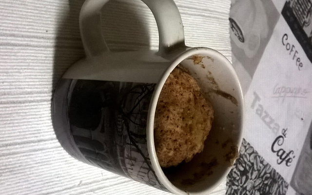 Bolo de maçã de caneca