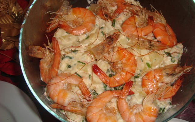 Salada de camarão com batatas
