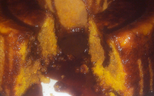 Bolo de cenoura mesclado com chocolate de liquidificador