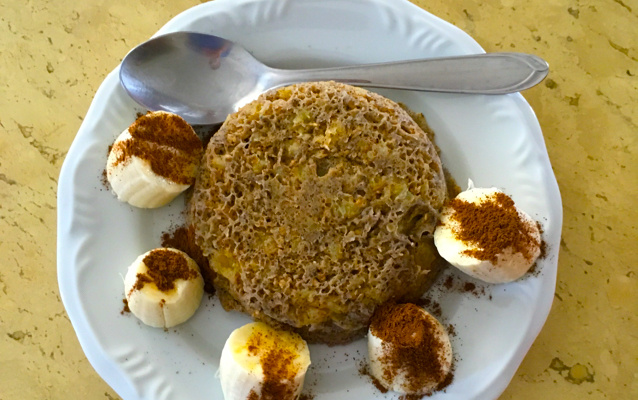 Bolinho de banana pequeno fácil de fazer