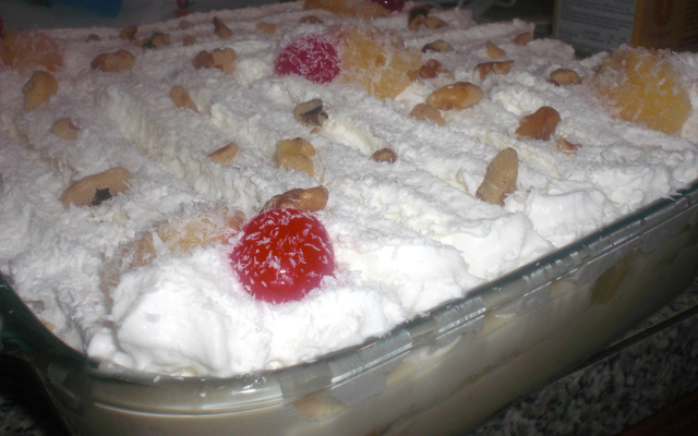 Pavê com abacaxi e coco