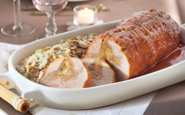 Lombo recheado com molho de pêssego