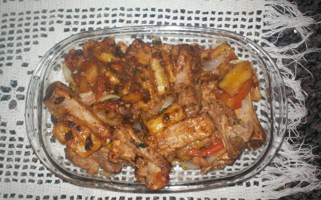 Costelinha de porco com mandioca