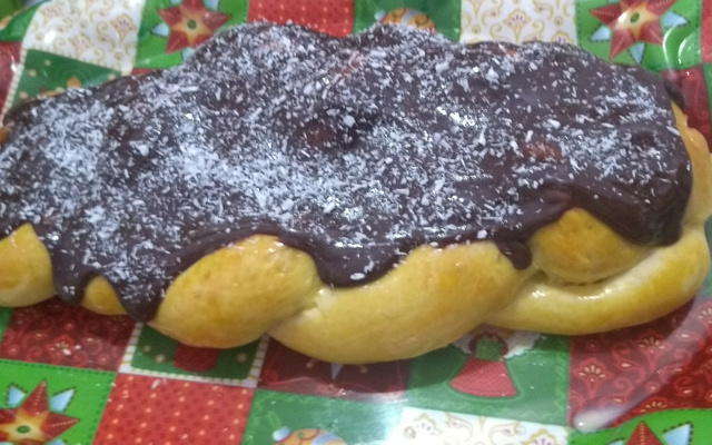 Pão doce caseiro com cobertura de ganache