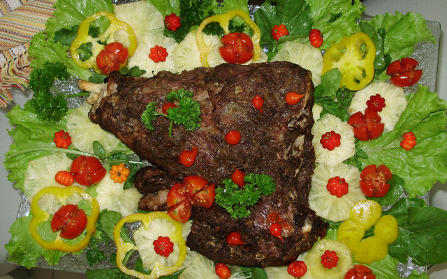 Carneiro Assado ao Vinho e Ervas