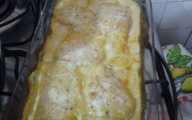 Salmão ao requeijão e creme de leite