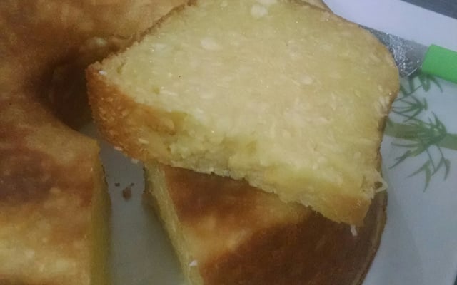 Bolo de aipim com leite condensado