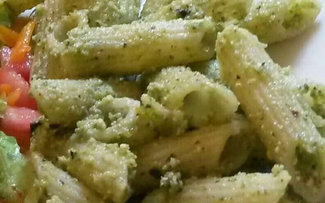 Penne ao molho pesto