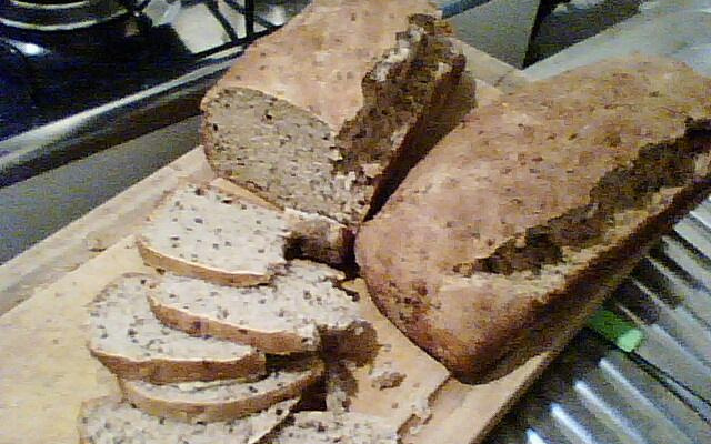 Pão integral com farinha integral, linhaça e aveia