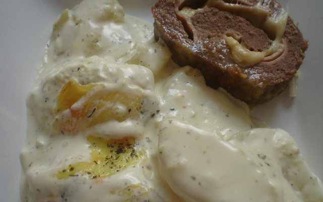 Rocambole de carne moída