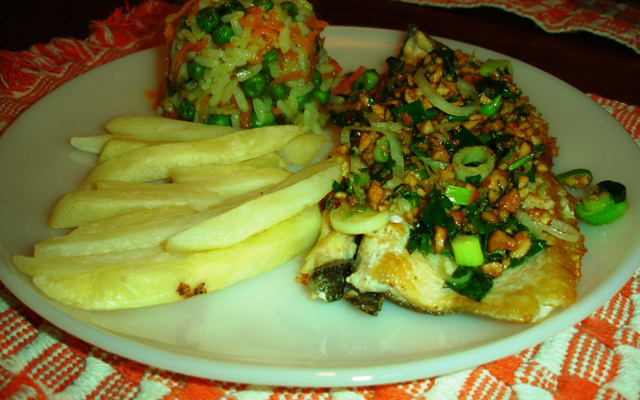 Truta grelhada com castanha de caju