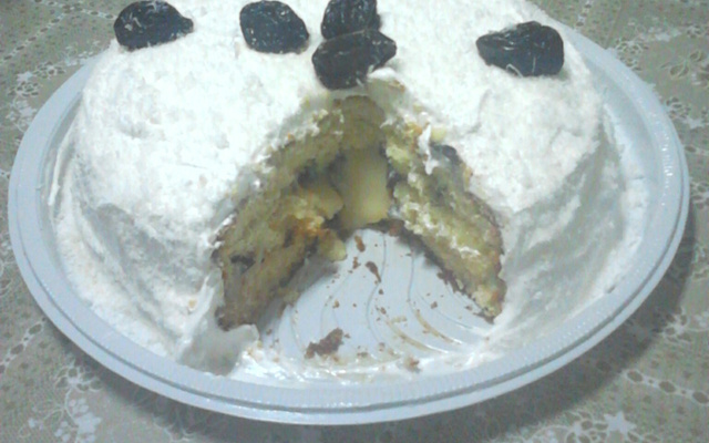 Bolo de ameixa preta