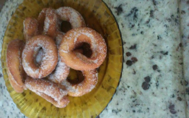 Rosquinha de leite condensado simples e fácil.