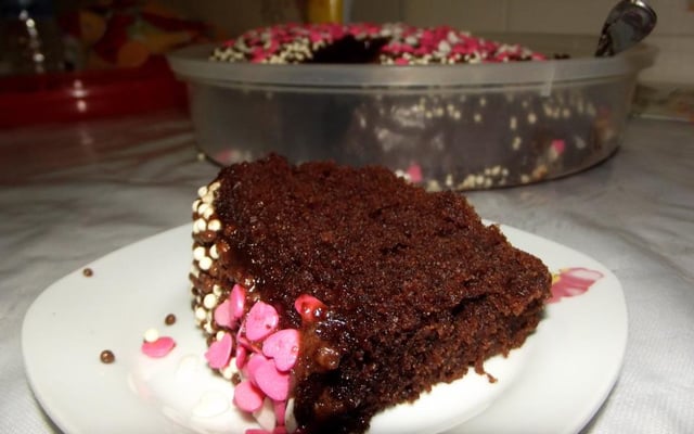 Bolo de chocolate americano com cobertura de ganache