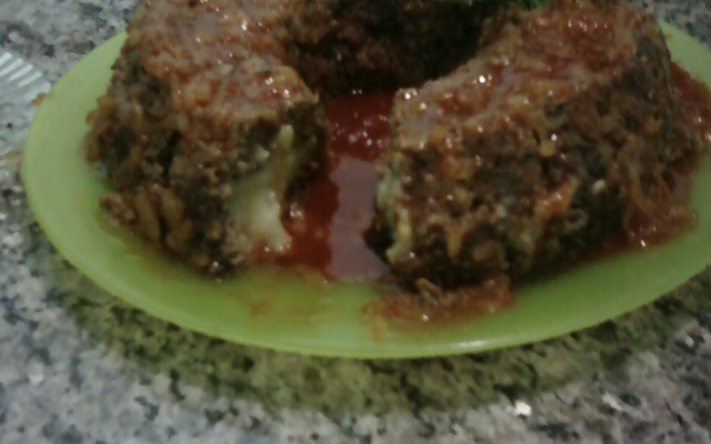 Bolo de carne recheado