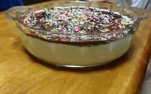 Doce gelado de coco com chocolate