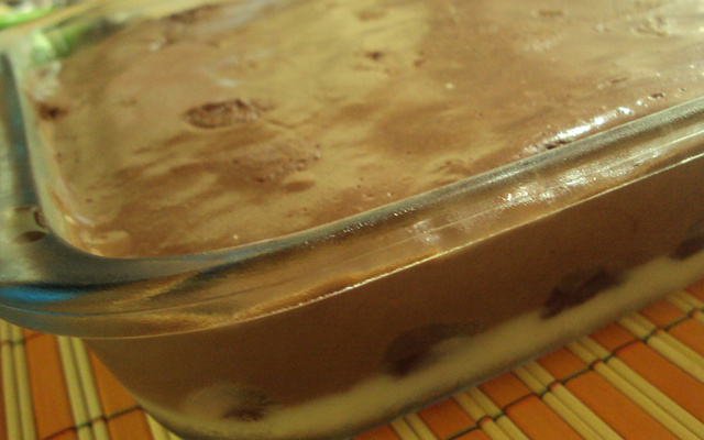 Torta gelada de waffer coberta com chocolate