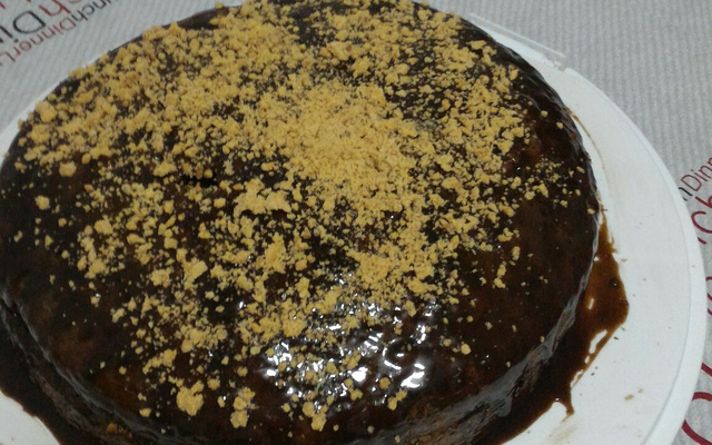 Bolo de chocolate com amendoim