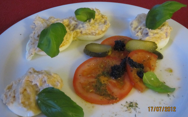 Ovo recheado com pasta de atum