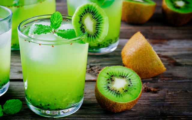 Caipirinha de Kiwi com saquê