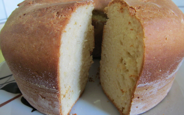 Bolo de queijo ralado