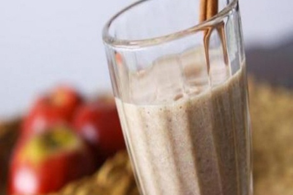 Vitamina de Ades banana com maçã e canela