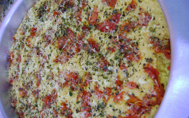 Torta de milho com creme de cebola