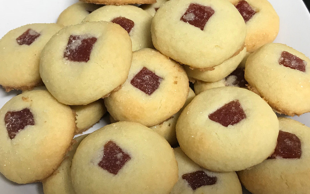 Biscoito amanteigado de goiabada