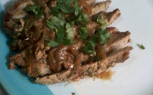 Filézinho suíno marinado em gengibre e manjericão