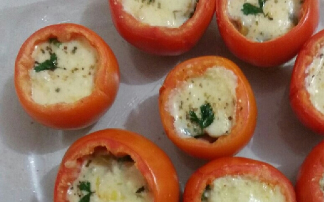 Tomate recheado à minha moda