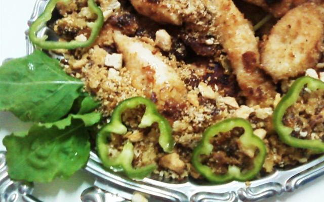 Frango assado com farofa crocante