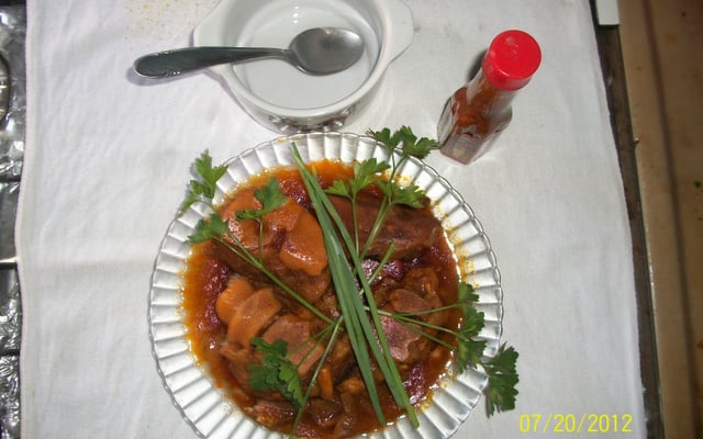 Caldo de mocotó com mandioca