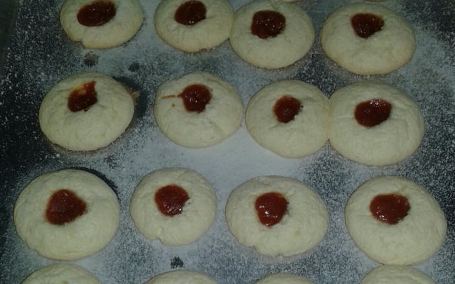 Biscoito de amido de milho com goiabada