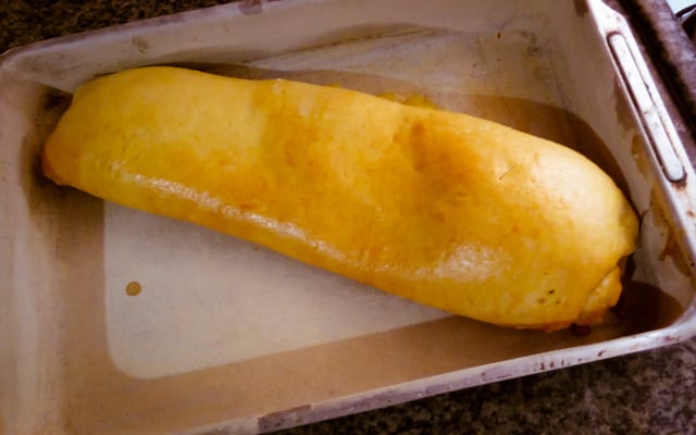 Rocambole de queijo e presunto delicioso