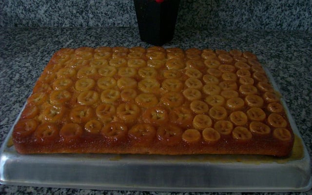 Bolo de banana caramelizada