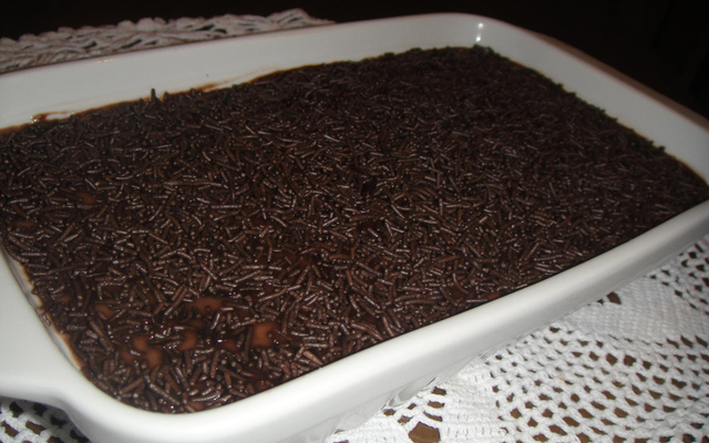 Pavê de chocolate e creme branco