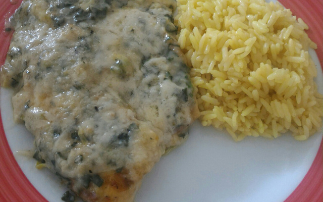 Linguado ao molho de espinafre