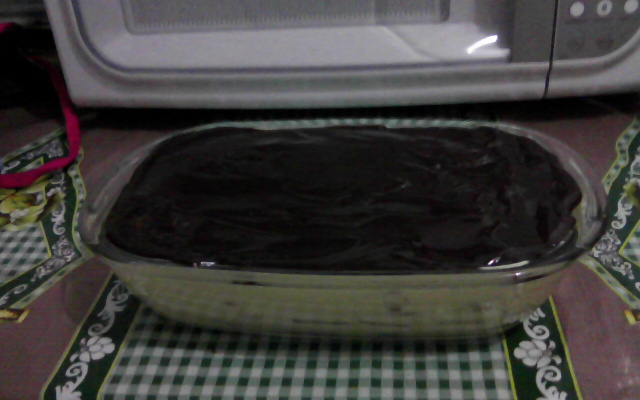 Torta de biscoito com maracujá e cobertura de chocolate