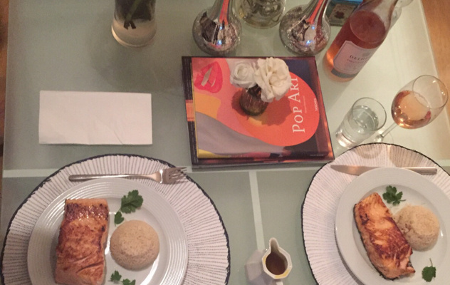 Salmão grelhado com molho de maracujá