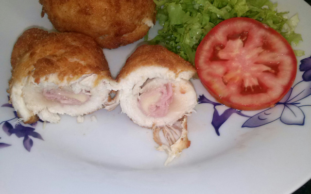 Rolês de frango recheado