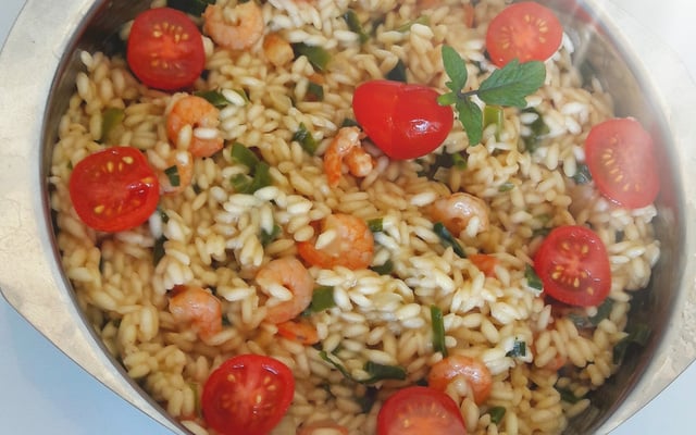 Risoto de alho poró com camarão