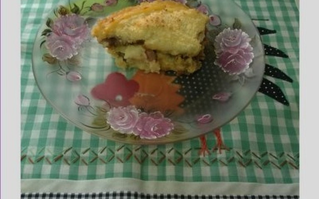 Escondidinho de batata com moela e linguiça