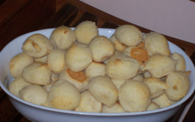 Pão de queijo fácil igualzinho ao original