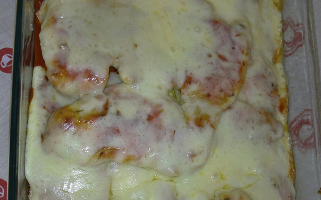 Filé de tilápia com batatas e requeijão ao forno